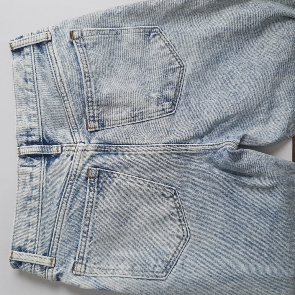 Abercrombie  High Rise Mom Jeans - Picture 7 of 8